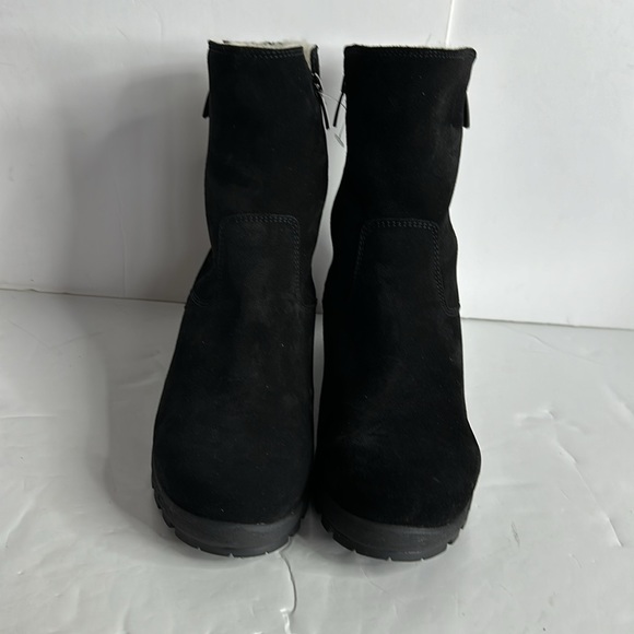 La Canadienne Amy Women's waterproof
Shearling -Lined Suede Booties - Picture 4 of 13